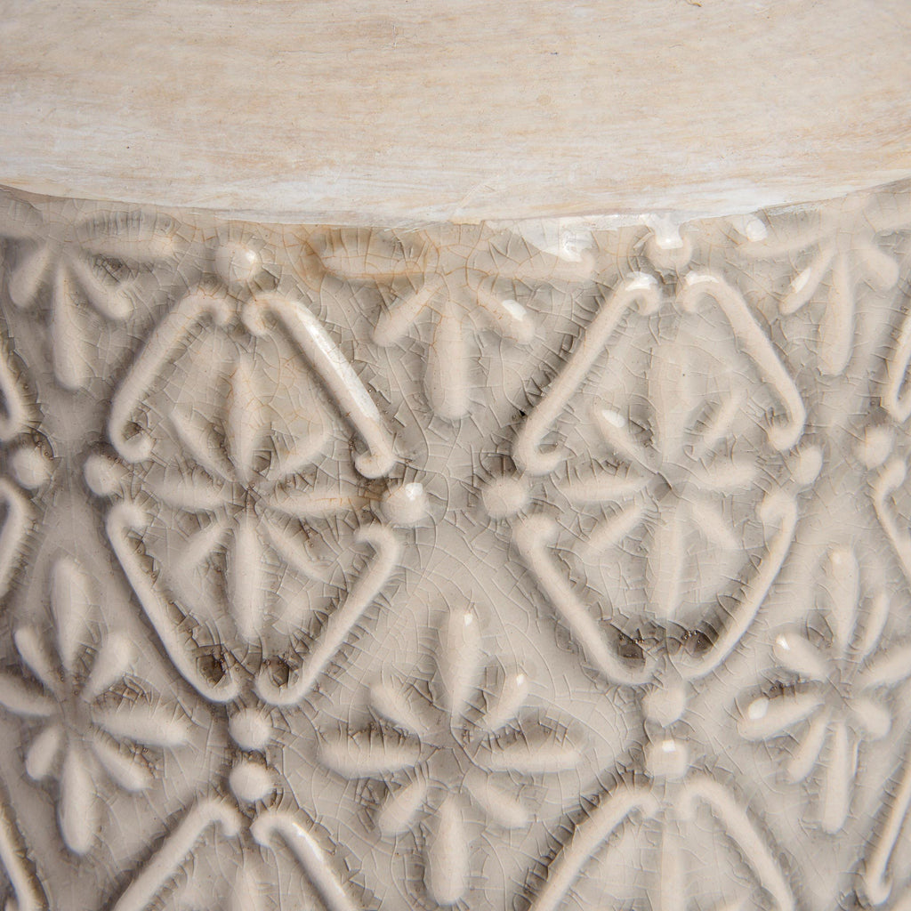 Medium Nero Vase — detail close-up white plastic